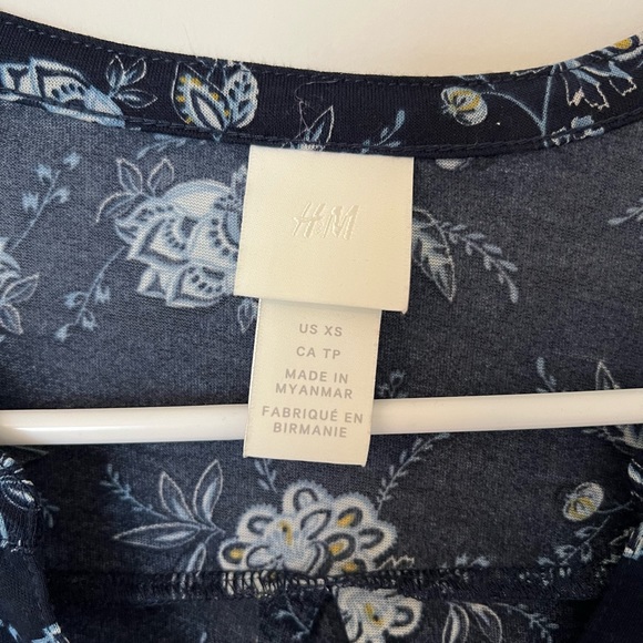 Bundle of H&M Tops - Picture 5 of 12